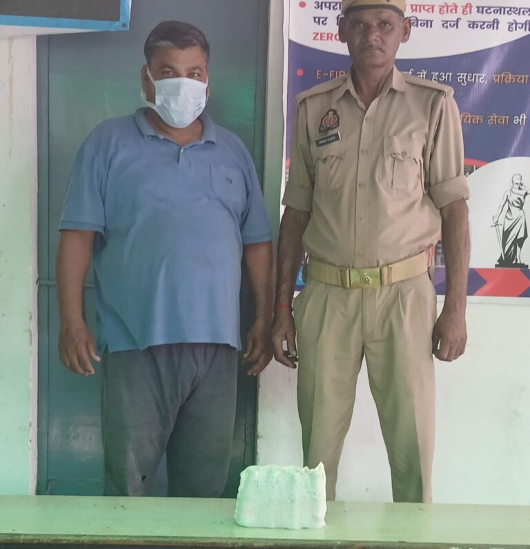 शराब के धंधेबाज से 48 पव्वे अवैध शराब बरामद