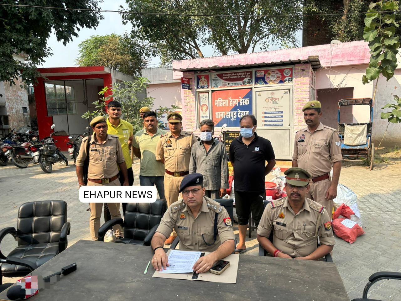 अवैध पटाखे बनाने वाले दो गिरफ्तार, तीन लाख की आतिशबाजी बरामद