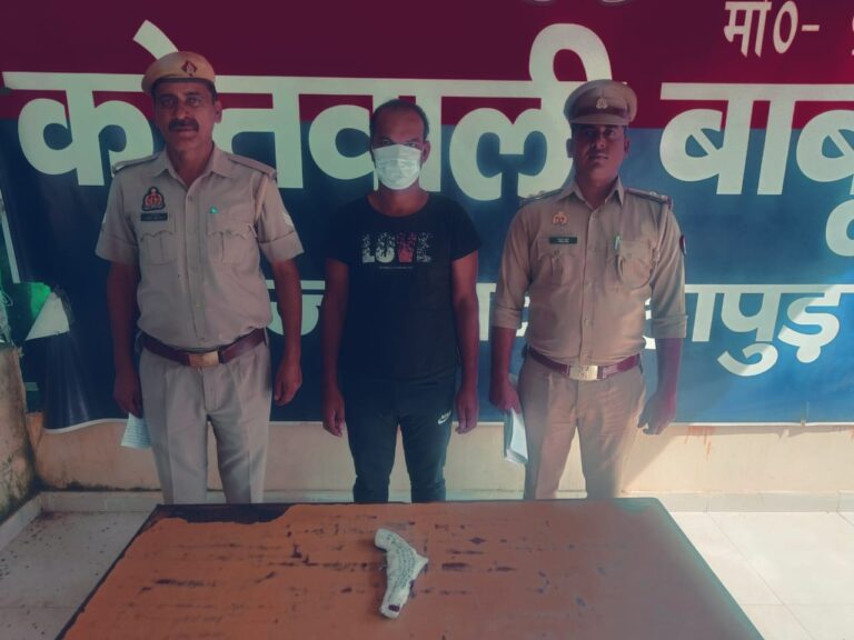 हापुड में तमंचे के साथ थमा