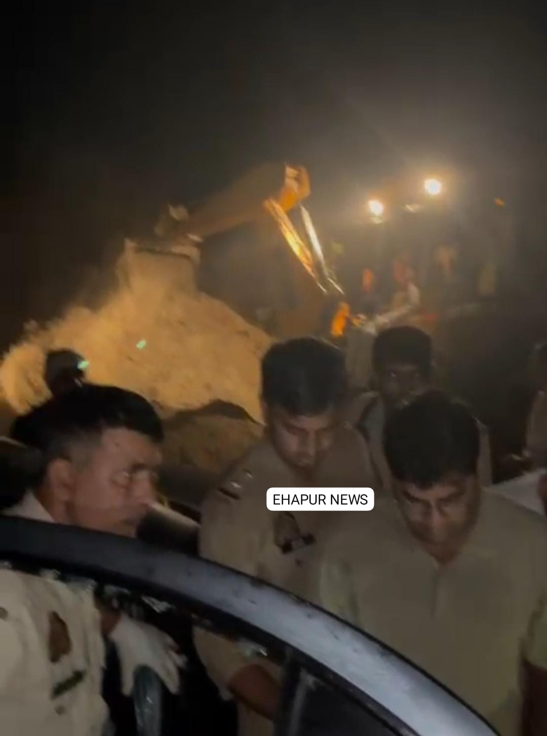 प्रतिबंधित पशुओं के अवशेष मिलने पर ग्रामीणों में रोष