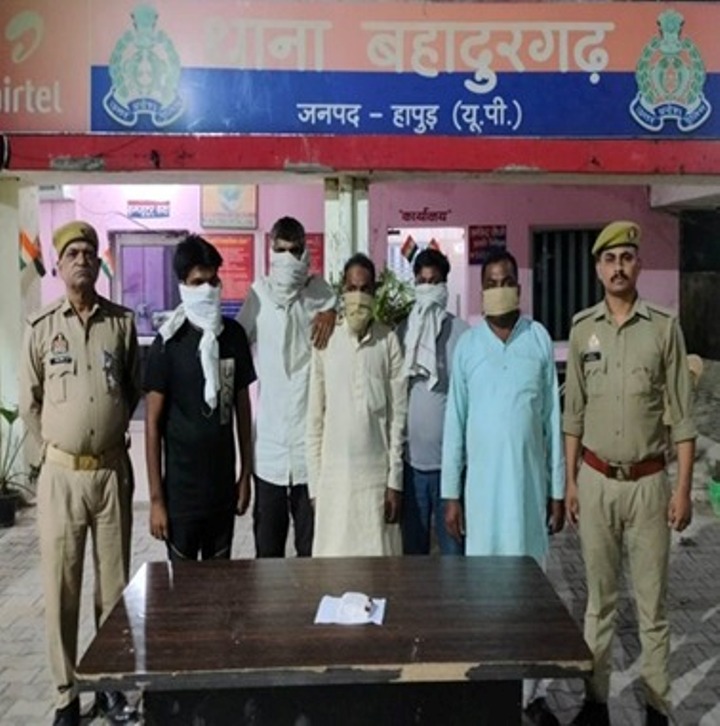 दिवाली आगमन पर शगुन मना रहे 5 जुआरी पुलिस ने दबोचे