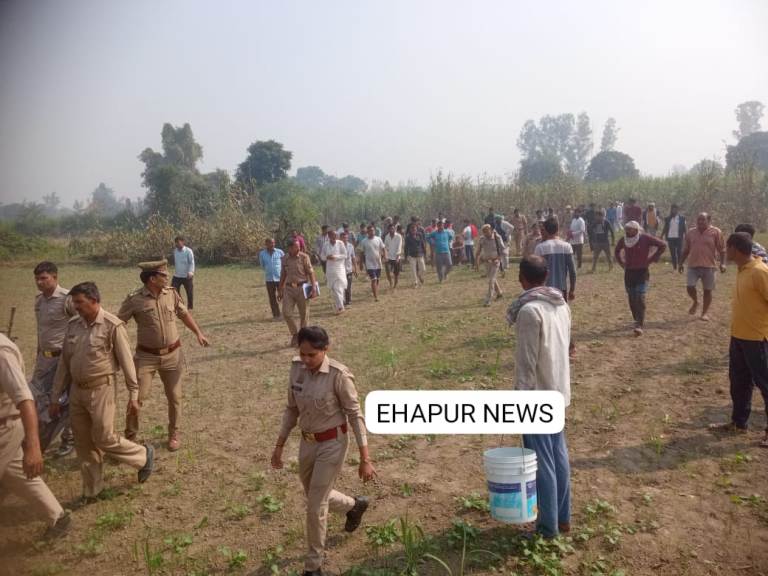 नग्न अवस्था में गन्ने के खेत में मिला महिला का शव, पुलिस मौके पर