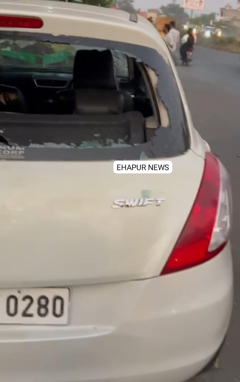 सिंभावली थाने के बाहर खड़ी गाड़ी में की तोड़फोड़