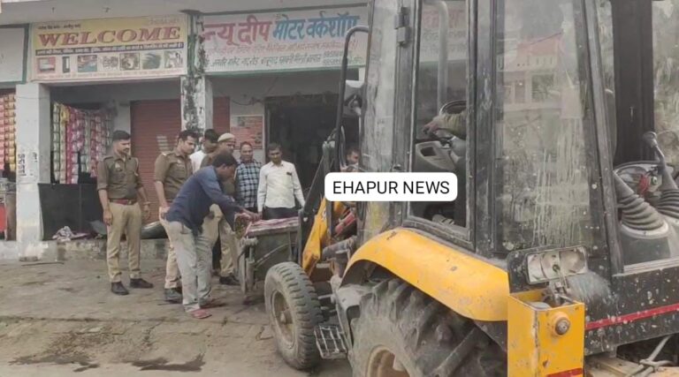 अज्ञात वाहन की चपेट में आने से नीलगाय के बच्चे की मौत, जेसीबी मशीन ने गड्ढा खोदकर दबाया शव