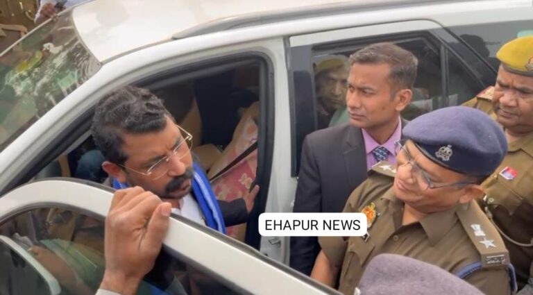 छिजारसी टोल प्लाजा पहुंचे चंद्रशेखर को अधिकारियों ने वार्ता करने के लिए रोका