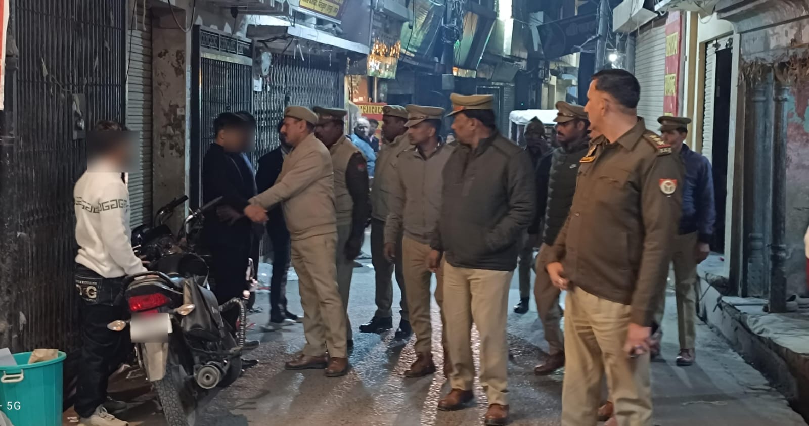 थाना प्रभारियों ने अपने-अपने इलाकों में की गश्त