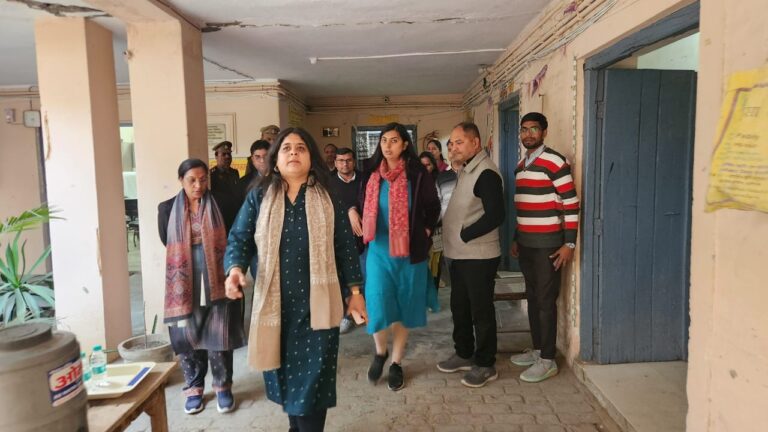 कड़ी सुरक्षा के बीच यूपीपीएससी परीक्षा शुरु