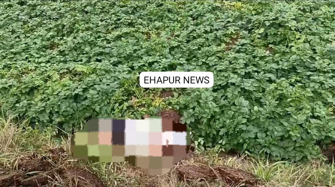 खेतों में शव मिलने से मचा हड़कंप