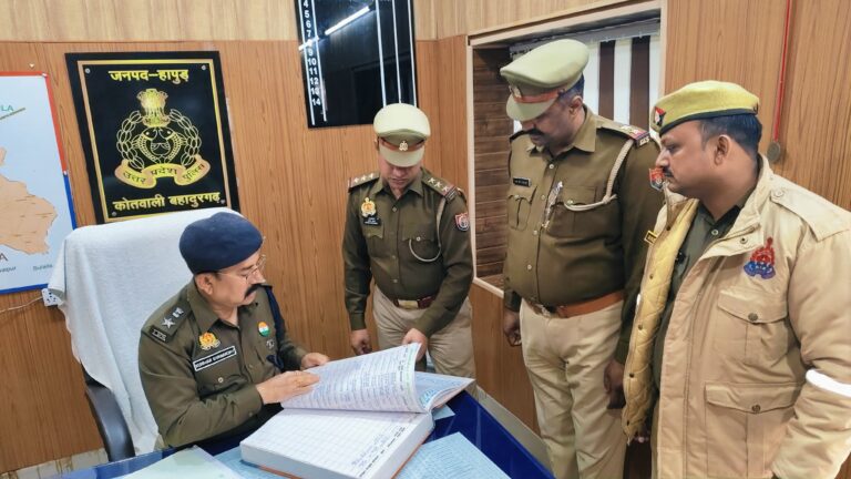 कप्तान अचानक पहुंचे थाना बहादुरगढ