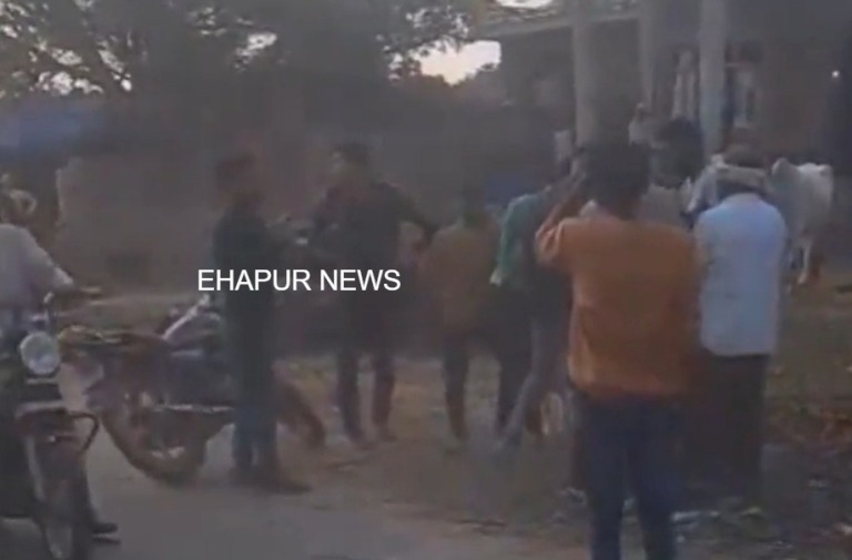 बाइक खड़ी करने को लेकर हुए विवाद में दबंगों ने युवक को पीटा