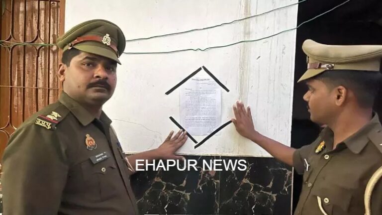 वांछित आरोपियों के घर पुलिस ने कुर्की का नोटिस किया चस्पा