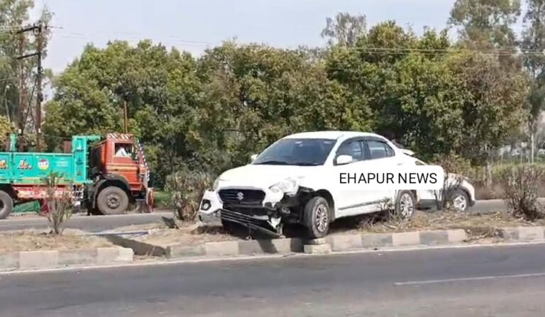 सिंभावली: टायर फटने पर डिवाइडर पर चढ़ी कार