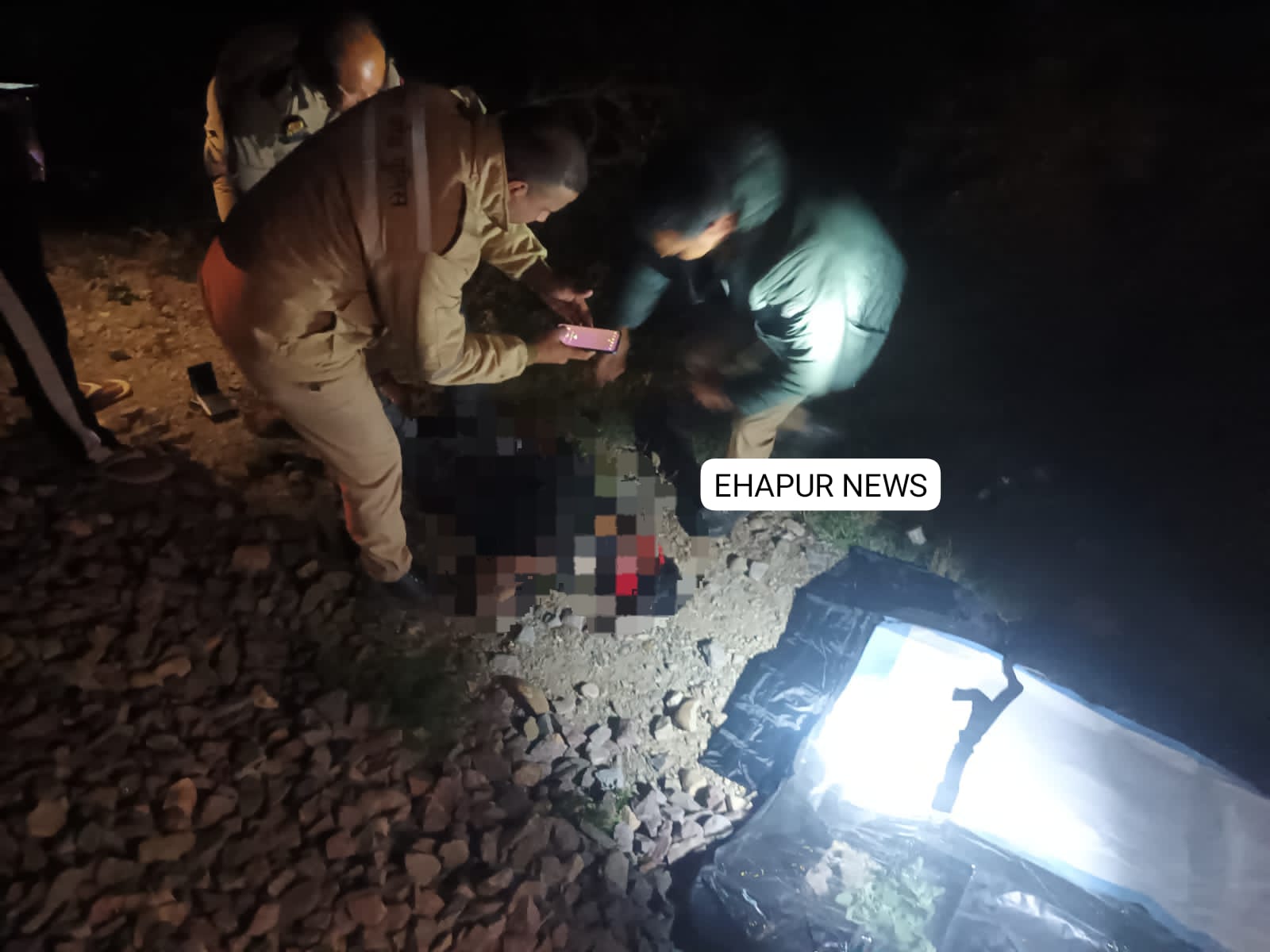 गढ़: ट्रेन के आगे कूदकर युवक व युवती ने दी जान