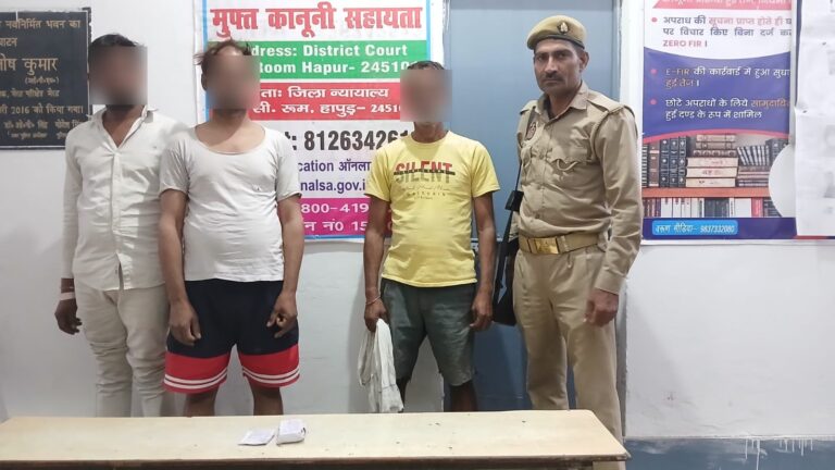 हापुड के गांव ततारपुर में संचालित जुए के अड्डे का भंडाफोड़