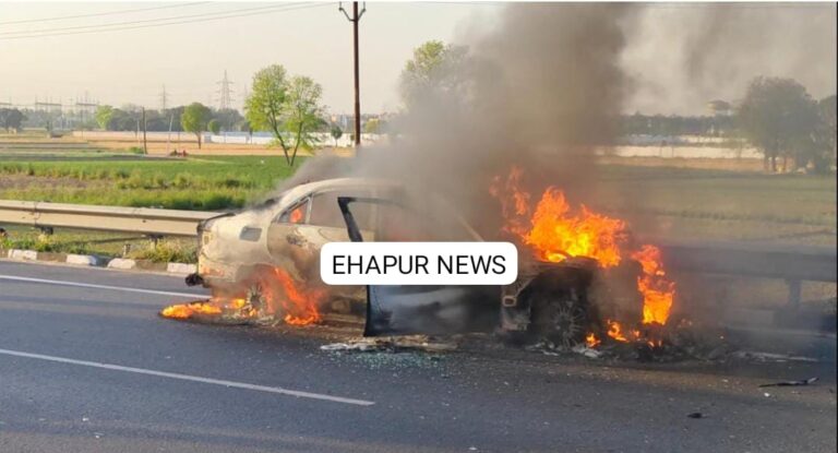 हापुड़: धू-धूकर जल गई मर्सिडीज़-बेंज
