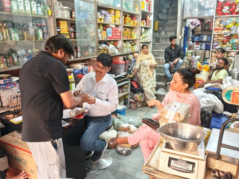 खाद्य सुरक्षा एवं औषधि प्रशासन टीम ने 25 ठिकानों से भरे कुट्टू आटा आदि के नमूने