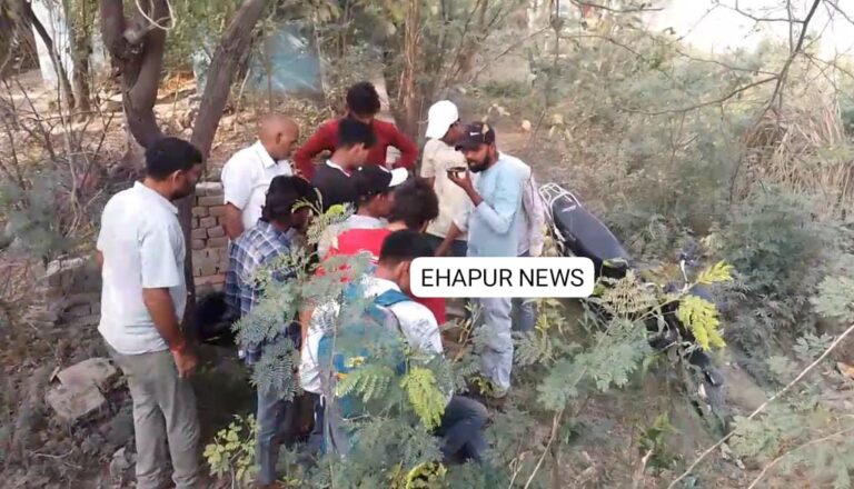 पिलखुवा: बिजली के खंभे से टकराई बाइक, दो घायल