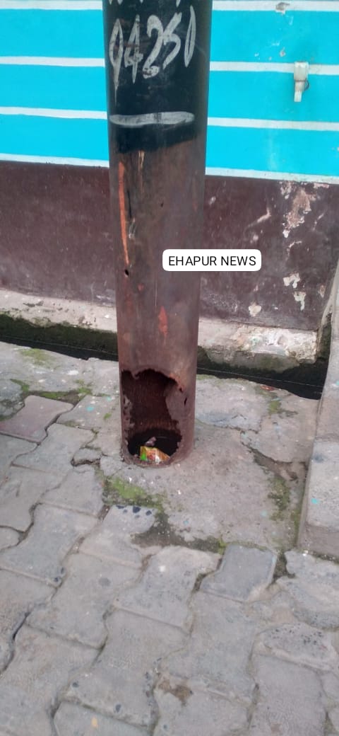 गला हुआ खम्भा दे रहा हादसे को न्योता