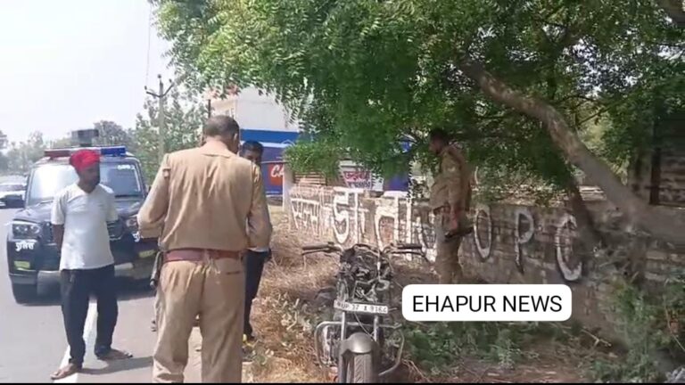 सड़क हादसे के दौरान फिसली बाइक