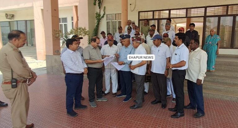 पूर्व सैनिकों ने ज्ञापन सौंपकर की पहलगाम आतंकियों के विरुद्ध कठोर कार्यवाही की मांग