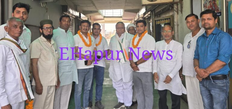 पुराने कांग्रेसियों को जोड़ने की मुहिम पर निकले कांग्रेस जिलाध्यक्ष पहुंचे पिलखुवा