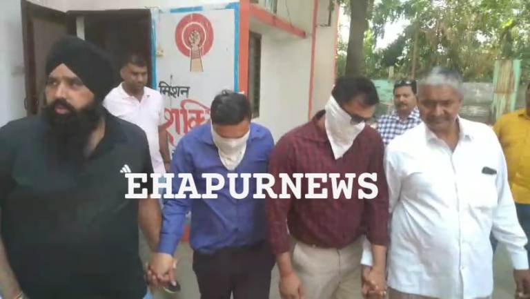 बीएसए दफ्तर से 70 हजार की रिश्वत लेते बाबू तथा संविदा कर्मी रंगे हाथों पकड़े