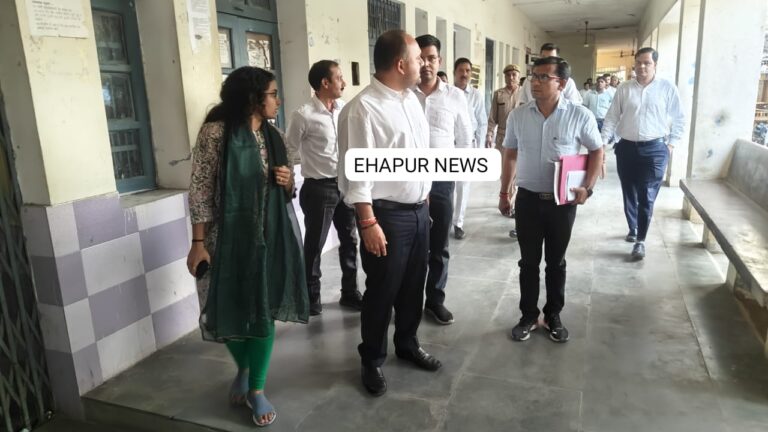डीएम ने किया गढ़ तहसील का औचक निरीक्षण, जिलाधिकारी को देख भागे निजी सहायक