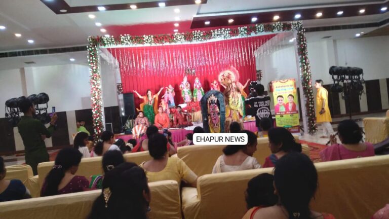 भजनों पर नृत्य कर भावविभोर हुए भक्त