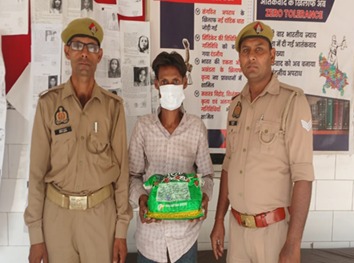 बेधड़क होकर रात में बेच रहा था मादक पदार्थ