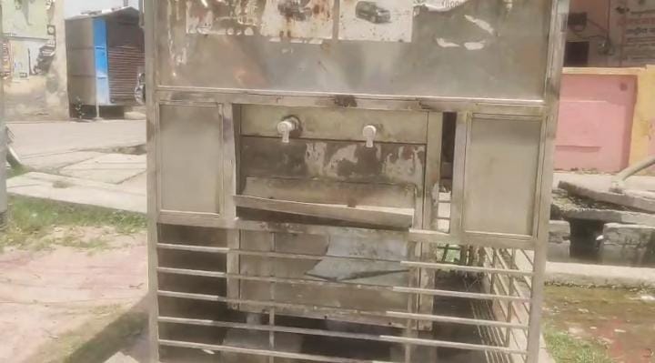 वाटर कूलर खराब होने से लोग परेशान