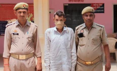 युवती को छेड़ा,पुलिस ने पकड़ा