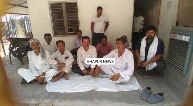 लाइनमैन की मनमानी से परेशान ग्रामीण, बिजली घर में दी पशुओं को बांधने की चेतावनी