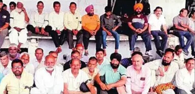 मिल में अनिश्चितकालीन धरना शुरू, मिल ने लगाया “काम नहीं तो वेतन नहीं” का नोटिस