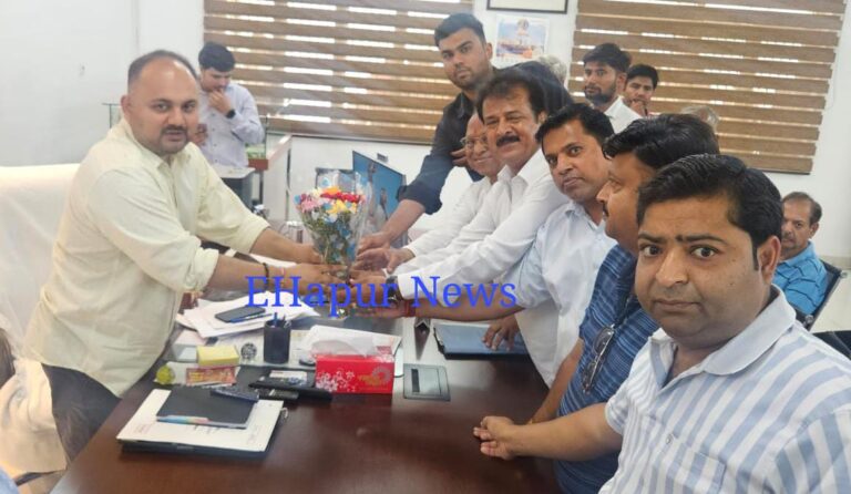 व्यापारियों ने जिलाधिकारी को ट्रैफिक समस्या से अवगत कराया