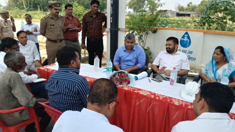हापुड़ जनपद के नोडल अधिकारी को मिली ग्राम महमूदपुर के ग्रामीणों को शुध्द पेयजल की आपूर्ति