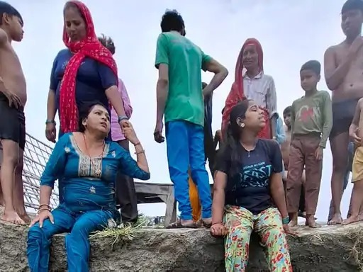 गढ़: गंगा स्नान के दौरान लठीरा कच्चे घाट पर डूबे छह श्रद्धालुओं को बचाया