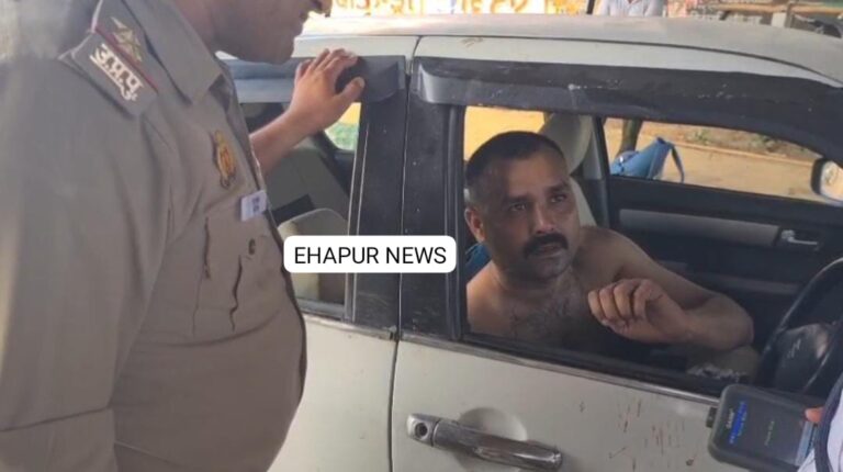 लड़खड़ाते कदमों के साथ अर्धनग्न होकर गाड़ी चलाने वाले नशेड़ी सिपाही की गाड़ी सीज