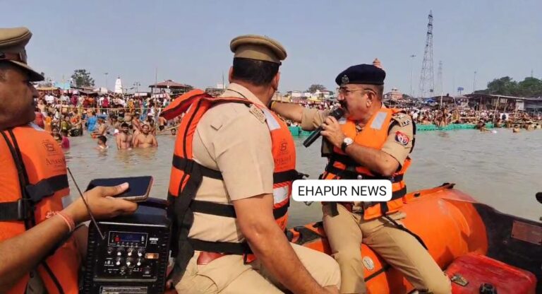 बैरिकेडिंग पार कर गहरे जल में स्नान कर रहे श्रद्धालुओं को एसपी ने वापस भेजा