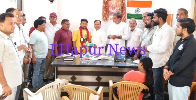विधायक ने किया नीट पास छात्र का अभिनंदन