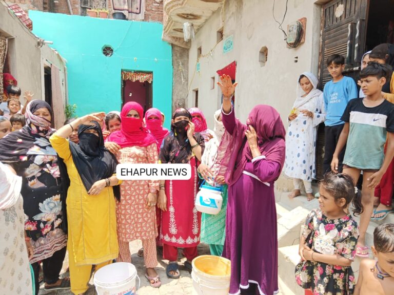 पानी की किल्ल्त से परेशान महिलाओं ने किया हंगामा