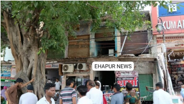 चौकड़ायत मार्केट में रेलिंग गिरने का मामला: अभद्र व्यवहार पर बिल्डिंग मलिकों पर मुकदमा