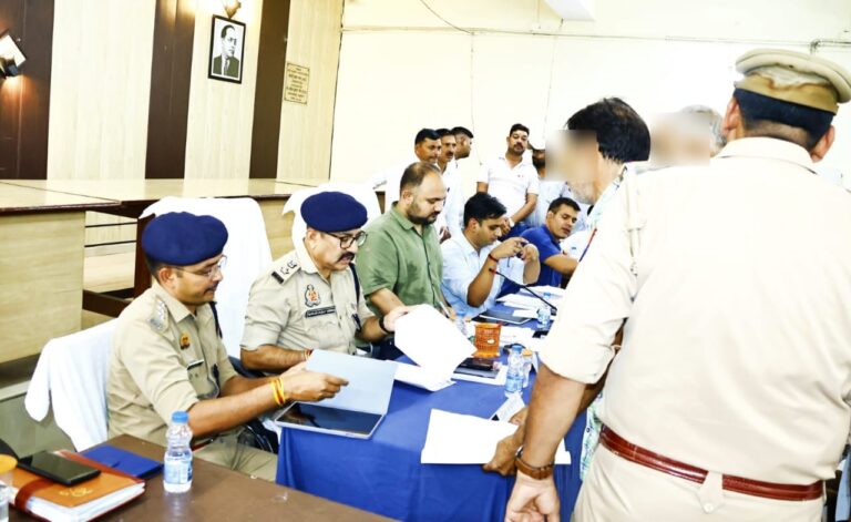 फरियादियों की समस्याओ का निस्तारण पूर्ण गुणवत्ता के साथ करें:डीएम