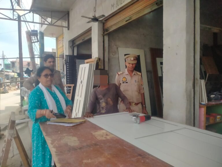 श्रम प्रवर्तन टीम की पिलखुआ में छापामारी