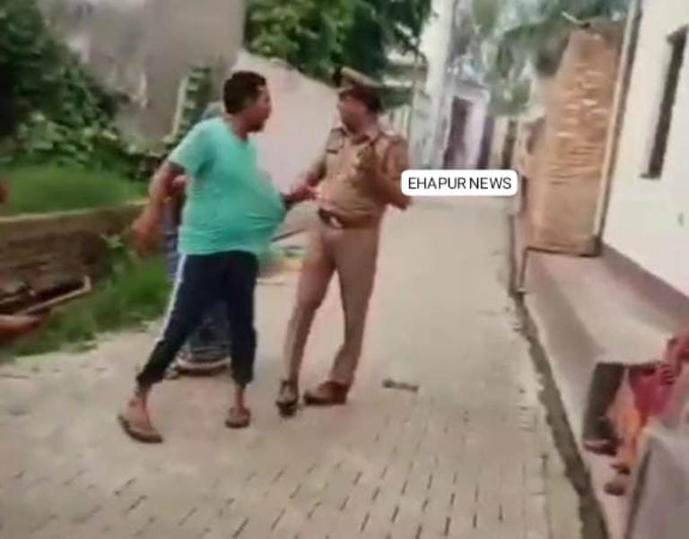 व्यक्ति को थप्पड़ मारते दरोगा की वीडियो वायरल