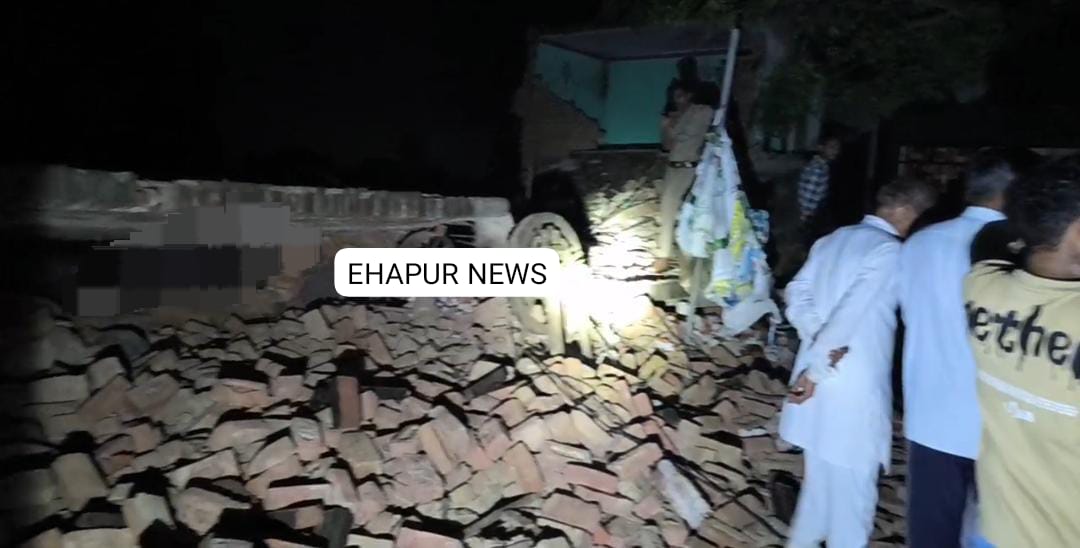 बाबूगढ़: भरभराकर गिरा लेंटर, तीन पशुओं की मौत व लाखों का नुकसान