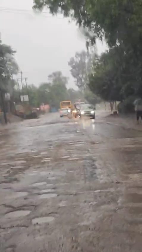 गढ़-मेरठ मार्ग की हालत खराब