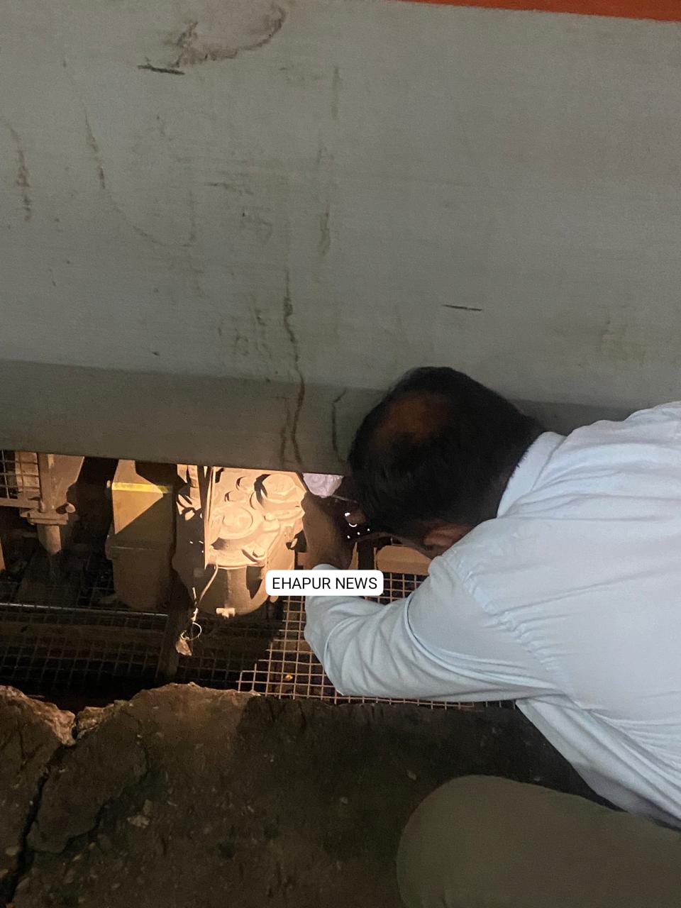 लखनऊ मेल के ब्रेक शो से उठा धुआं, डासना में बुझाई आग, हापुड़ में कोच किया आइसोलेट