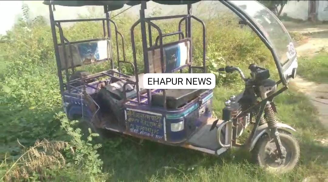 दो ई-रिक्शाओं से आठ बैटरियां चोरी