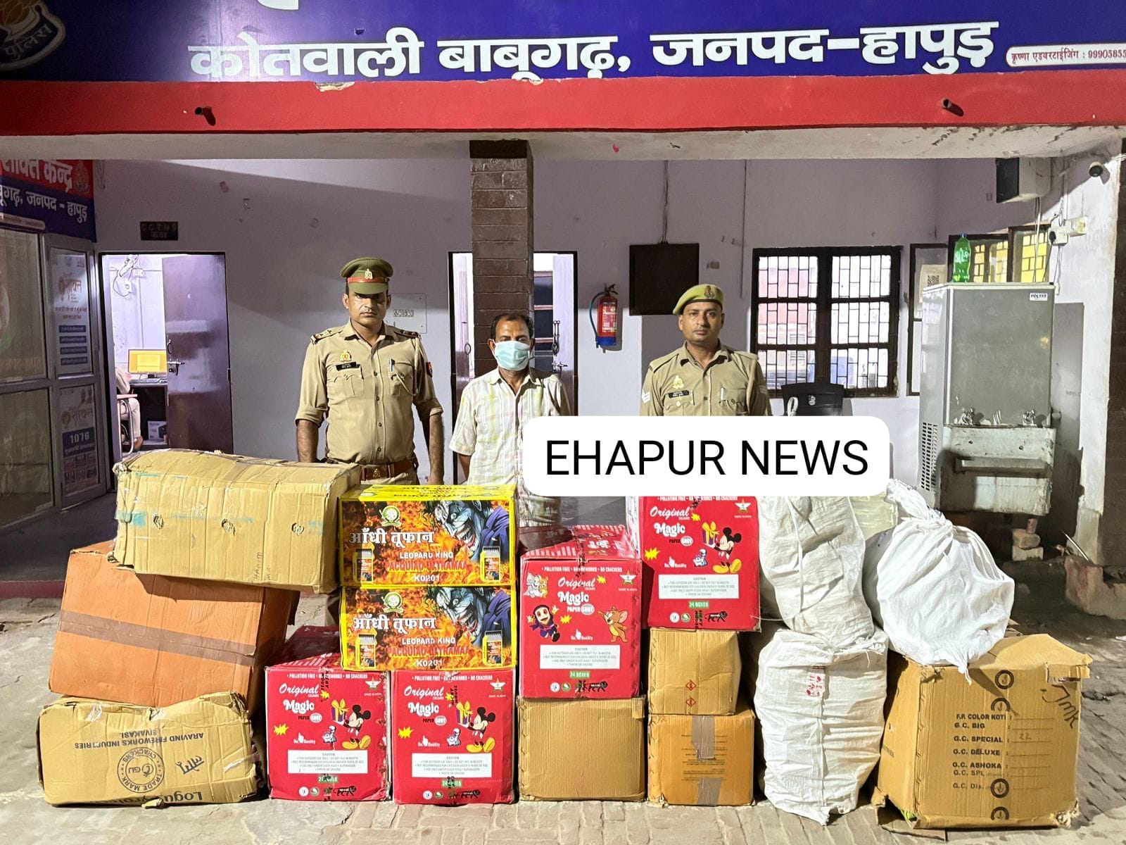 बाबूगढ़ पुलिस ने 5 लाख के अवैध पटाखे पकड़े