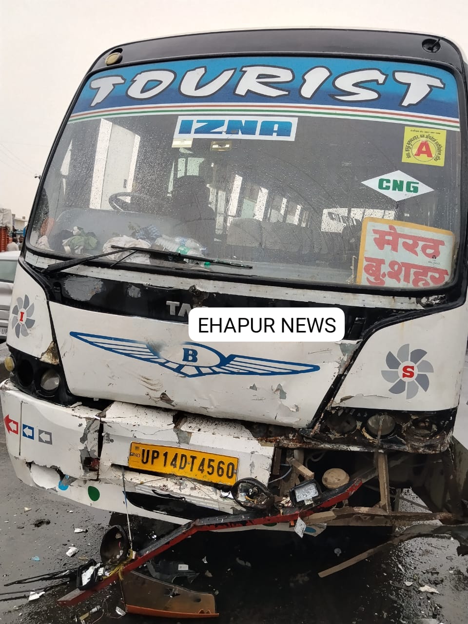 अनियंत्रित डग्गामार बस ने तीन वाहनों में मारी टक्कर